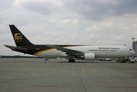 N323UP @ CGN - freighter - by Wolfgang Zilske