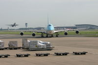 HL7466 @ BRU - manoeuvring to BRUCARGO apron - by Daniel Vanderauwera