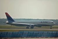 N177DN @ FRA - Accelerating for the take-off run - by Micha Lueck