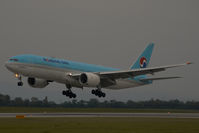 HL7733 @ VIE - Korean Air Boeing 777-200 - by Yakfreak - VAP