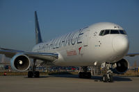 OE-LAY @ VIE - Austrian Airlines Boeing 767-300 in Star Alliance colors - by Yakfreak - VAP