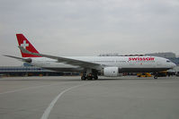 HB-IQD @ VIE - Swissair Airbus 330-200 - by Yakfreak - VAP