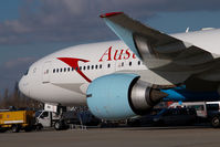 OE-LPA @ VIE - Austrian Airlines Boeing 777-200 - by Yakfreak - VAP