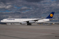 D-AIFD @ MUC - Lufthansa Airbus 340-300 - by Yakfreak - VAP