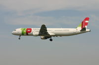 CS-TJF @ BRU - flight TP604 is descending to rwy 25L - by Daniel Vanderauwera