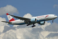 OE-LPD @ VIE - on final - by Gerhard Vysocan - VAP