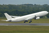 OE-LAK @ VIE - one of her last rotations - by Gerhard Vysocan - VAP