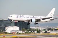 OE-LAT @ VIE - Austrian B 767 color StarAlliance - by Dieter Klammer