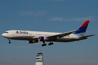 N186DN @ VIE - Delta Airlines Boeing 767-300 - by Yakfreak - VAP