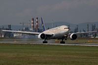 HZ-AKD @ VIE - Saudia Boeing 777-200 - by Yakfreak - VAP