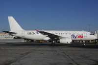 D-ALAF @ VIE - Flyniki AIrbus 320 - by Yakfreak - VAP