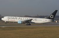 OE-LAY @ LOWW - AUSTRIAN - by Delta Kilo