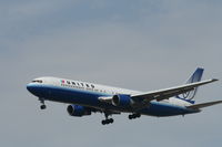 N654UA @ KORD - Boeing 767-300 - by Mark Pasqualino