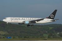 OE-LAY @ LOWW - AUSTRIAN - by Delta Kilo