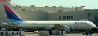 N182DN @ KATL - At Denver - by Victor Agababov