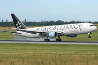 OE-LAY @ LOWW - Touchdown! - by Wolfgang Kronfuss
