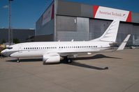 M-URUS @ VIE - Boeing 737-700 - by Yakfreak - VAP