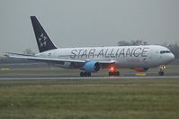OE-LAY @ LOWW - AUSTRIAN - by Delta Kilo