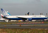 N657UA @ LFPG - Taxiing for departure... - by Shunn311