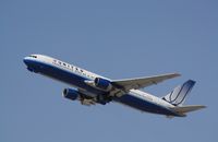 N654UA @ KLAX - Boeing 767-300 - by Mark Pasqualino
