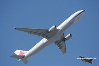 B-18352 @ VHHH - China Airlines - by Michel Teiten ( www.mablehome.com )