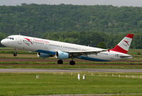 OE-LBA @ LFBT - Landing rwy 20 - by Shunn311