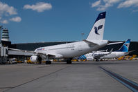EP-IEA @ VIE - Iran Air Airbus 320 - by Yakfreak - VAP