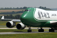 B-2423 @ LOWW - Jade Cargo - by Gerhard Vysocan