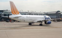 N407UA @ KORD - United Airlines Airbus A320-232, N407UA taxing to gate B20 KORD. - by Mark Kalfas