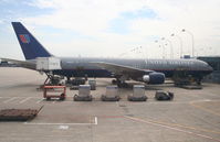 N669UA @ KLAX - United Airlines Boeing 767-322, N669UA waiting to load up at C15 KORD for a trip to KLAX. - by Mark Kalfas