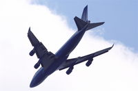 N182UA @ KORD - United Airlines Boeing 747-422, N182UA on the 9R approach KORD. - by Mark Kalfas