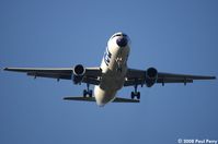 N402UA - Short final for RWY1R, KIAD - by Paul Perry