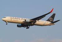 OE-LAY @ LOWW - Short final rwy 34 - by Florian Seibert