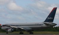 N616DL @ TNCM - at the tresh hole doing there thing - by Daniel Jef