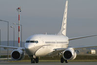 M-URUS @ VIE - Boeing 737-700 - by Thomas Ramgraber-VAP