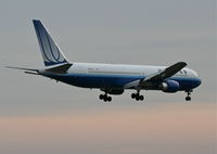 N655UA @ KORD - United Airlines Boeing 767-322, UAL943 arriving from LFPG (Charles de Gaulle/Roissy) on 22R. - by Mark Kalfas