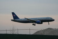 N405UA @ KORD - United Airlines A320-232, UAL736 arriving from KDFW on 27L. - by Mark Kalfas