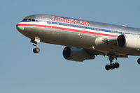 N370AA @ EBBR - Arrival of flight AA108 to RWY 25L - by Daniel Vanderauwera