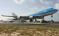 PH-BFB @ TNCM - KLM PH-BFB departing TNCM runway 10 - by Daniel Jef