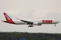 PT-MUC @ EDDF - Landing Rwy 25L in the rain... - by Noel Kearney