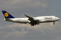 D-ABVD @ EDDF - on final RW07R - by Friedrich Becker