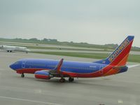 N263WN @ MCI - Taxiing to Terminal B passing N8409N - by Helicopterfriend