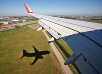 OE-LNN @ EHAM - For landing. - by Andreas Müller