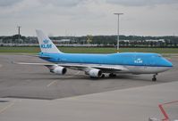 PH-BFT @ EHAM - KLM heavy turning onto stand after arrival from Tokyo - by Robert Kearney