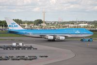 PH-BFW @ EHAM - KLM being towed to remote parking - by Robert Kearney