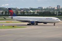 N807NW @ EHAM - DAL taxiing in to parking - by Robert Kearney