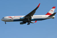 OE-LAX @ VIE - Austrian - by Chris Jilli