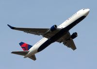 N177DN @ SHV - Delta charter departing Rwy 14 after dropping of the Georgia Tech Football team for the 2010 Independence Bowl to play Air Force. - by paulp