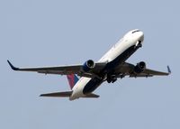 N177DN @ SHV - Delta charter departing Rwy 14 after dropping of the Georgia Tech Football team for the 2010 Independence Bowl to play Air Force. - by paulp