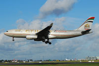 A6-EYQ @ EIDW - Landing Rwy 28 - by Noel Kearney